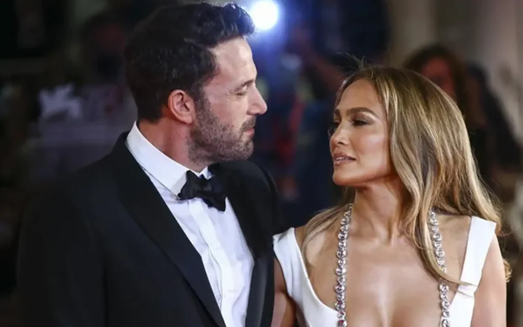 Jennifer Lopez files to divorce Ben Affleck